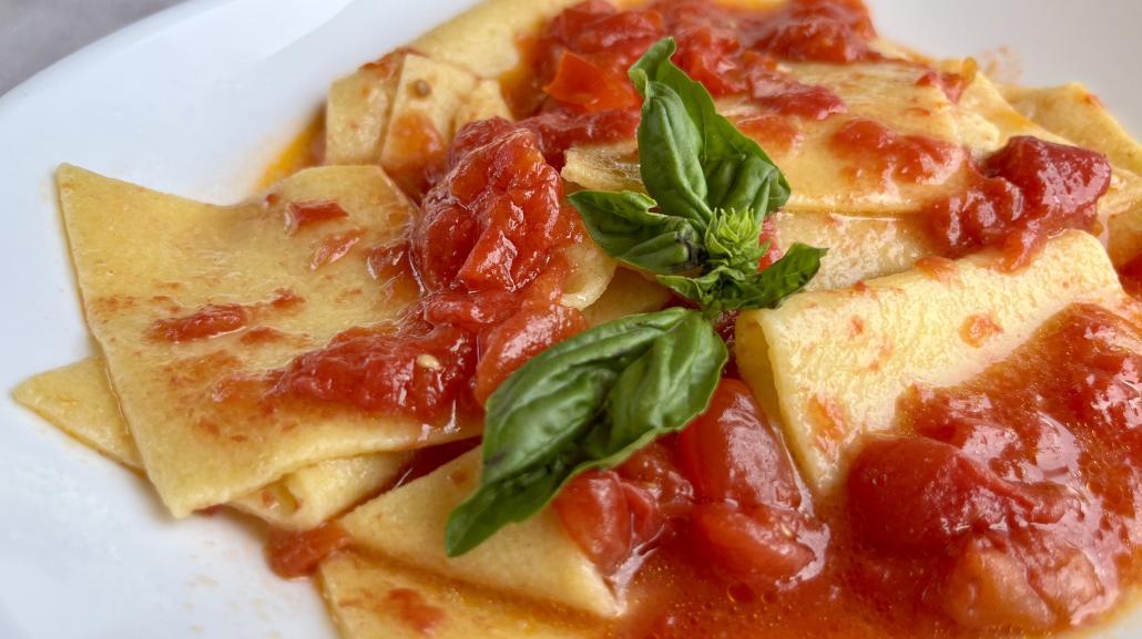 Sagne a pezze al pomodoro fresco